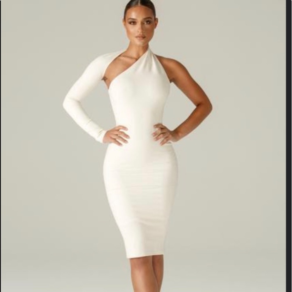 NWT Alieva fitted off white one shoulder dress.